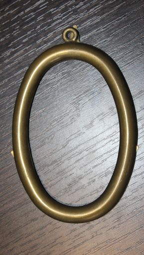 Настенная, интерьерная, латунная фоторамка, нет стекла.