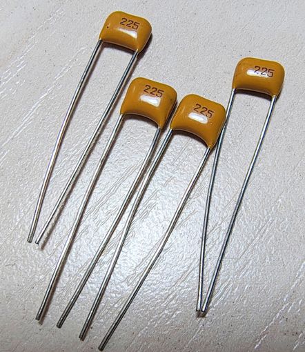 2,2 мкф ((Цена за 36 штук)) 225. 50 Вольт 20% Y5V. Конденсатор керамический многослойный выводной. 2,2мкф