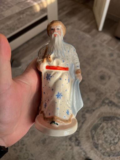 Статуэтка Дед Мороз. Фарфор. Начало 1950 х Высота 17 см. РЕДКАЯ!!!