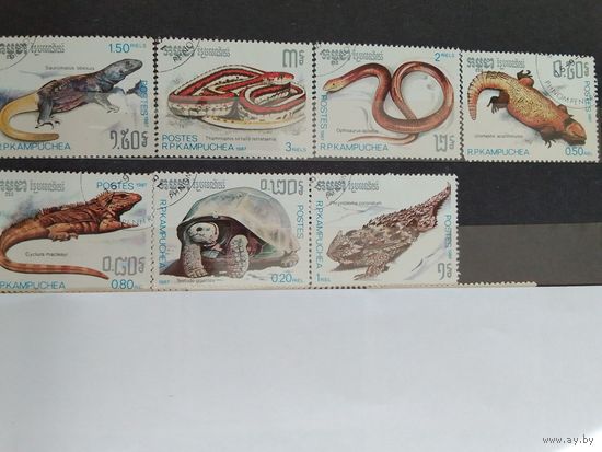 Марки  Змеи     Камбоджа      1987г  7 шт