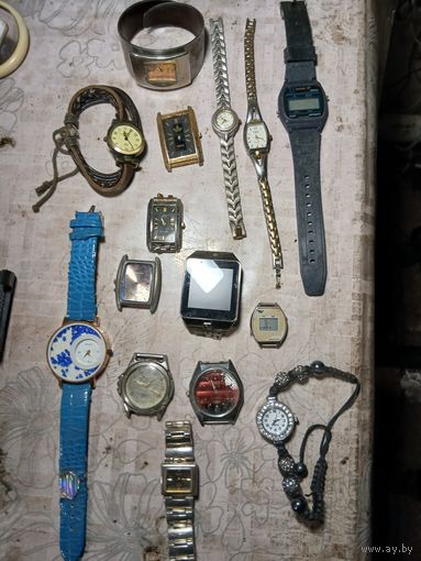 Часы кварцевые 15 шт., одним лотом. Старт с 2-х рублей. Смотрите другие лоты, много интересного.