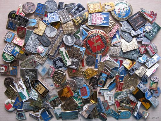 Значки города, архитектура, 150 штук, без повторов, все разные.