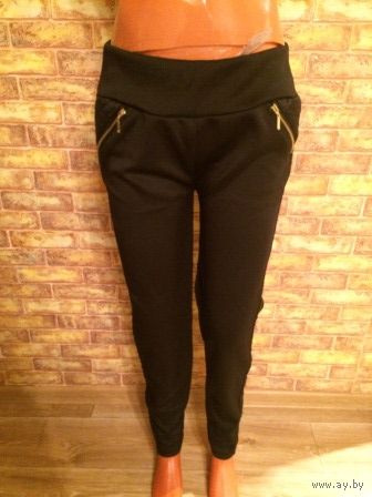 Красивые черные легинсы на 52-54 размер, очень красиво и аккуратно сидят на фигурке. новые. Покупала себе, но не подошли по размеру. Длина 97 см, талия тянется от ПО 40 до 53 см. Есть маленький дефект