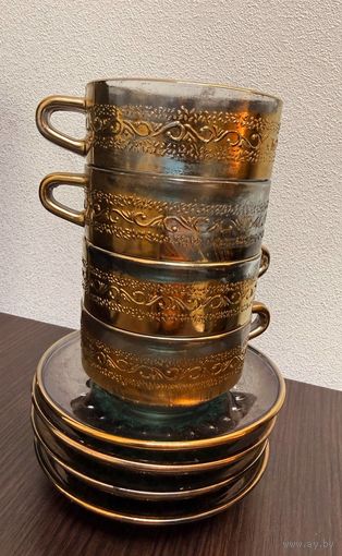 Кофейный набор (чашки с блюдцами) из цветного стекла с позолотой (СССР) для 4 персон.