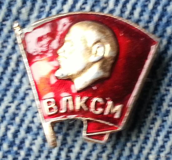 ЗначОК ВЛКСМ стандарт - дефект заливки лака