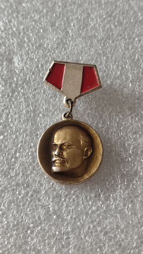 Значек знак Ленин,200 лотов с 1 рубля!!!