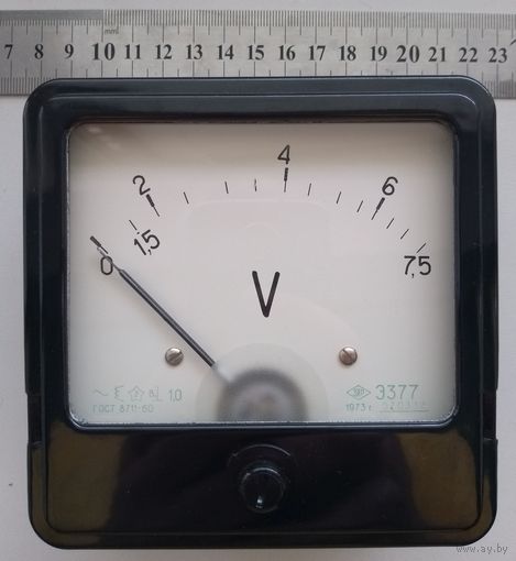 Вольтметр переменного тока Э377. Предел 7,5В (отображает действующее значение, электромагнитная система)