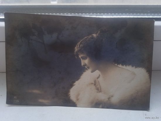 Старая открытка девушка