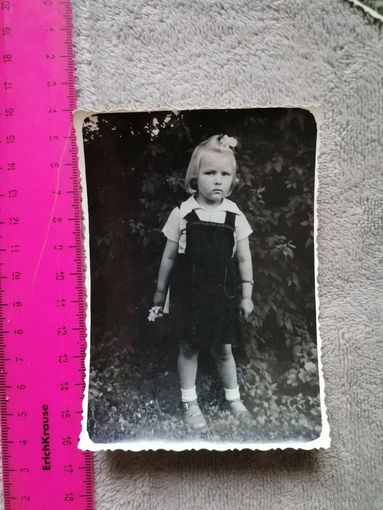 Старое фото. Девочка