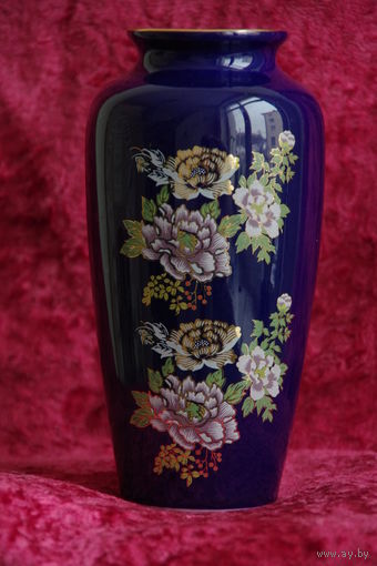 Ваза фарфоровая   20 см   ( целая )