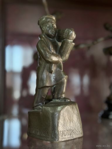 Старинная металлическая копилка