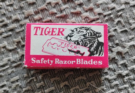 Лезвия Тигр с рубля.