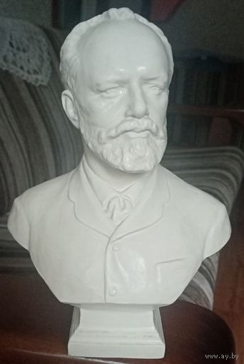 Бюст  П.И. Чайковский. Высота 22 см. СССР. Номер в тесте.