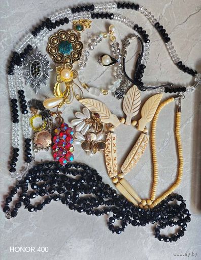 Лот винтажной бижутерии. Броши, бусы, серьги