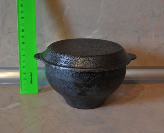 Чугунок с крышкой. Объем 0,5 л. СССР.