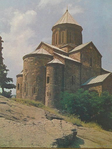 ЧИСТАЯ ПОЧТОВАЯ ОТКРЫТКА. ТБИЛИСИ. ПАМЯТНИК АРХИТЕКТУРЫ XIII ВЕКА. МЕТЕХСКИЙ ХРАМ. 1980 год.