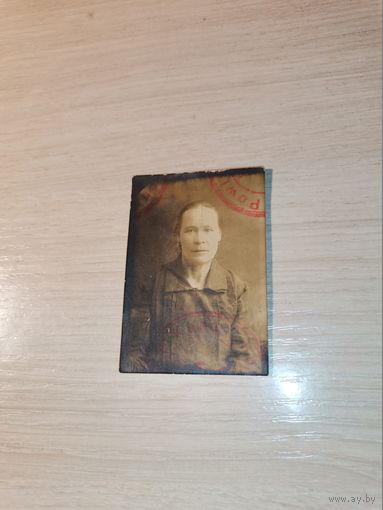Фотография женщины с документа, 1920-30-е годы, польские печати, размер 6*4.3 см.