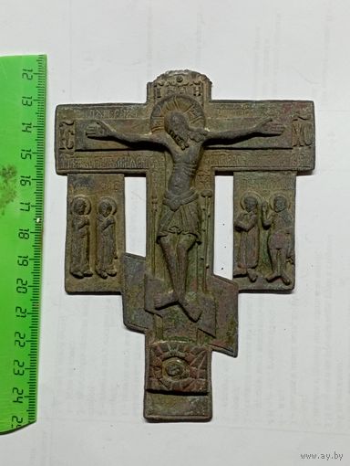 Крест-распятие Христово с предстоящими.Ранее ,предположительно ,середина 18 века .Толстое ,всё фигуры на кресте выпуклые.Утраты.Без торга.