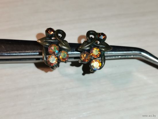 Металлические серьги с вставками, замки рабочие.