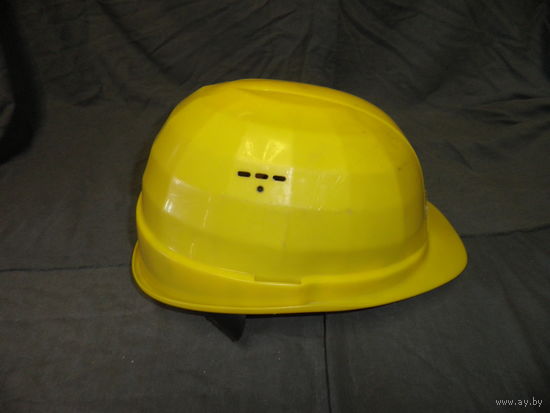 Каска строительная защитная.Как новая!С рубля.