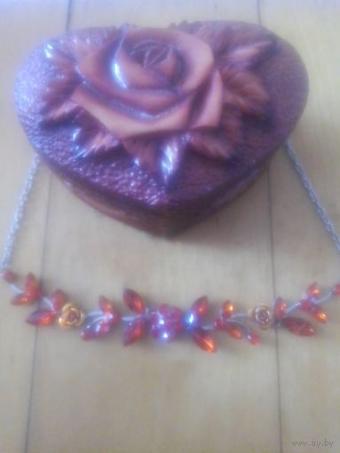 Кулон на цепочке. Колье