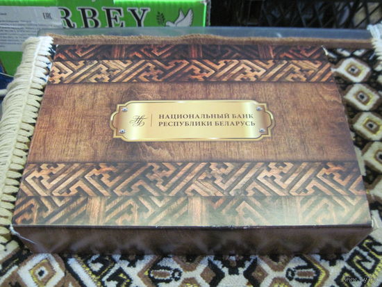 Ведомственный подарочный календарь-ежедневник Национального банка РБ с иллюстрациями памятных монет.