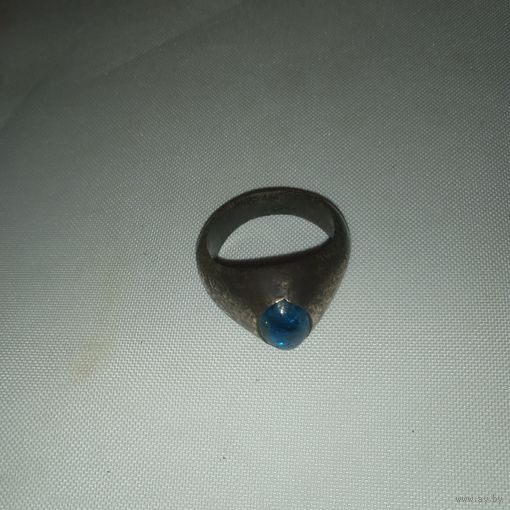 Старинный бронзовый перстень с голубым камнем