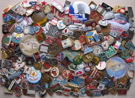 Значки ассорти, 170 штук, без повторов, все разные.