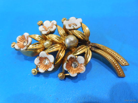Старая брошь.