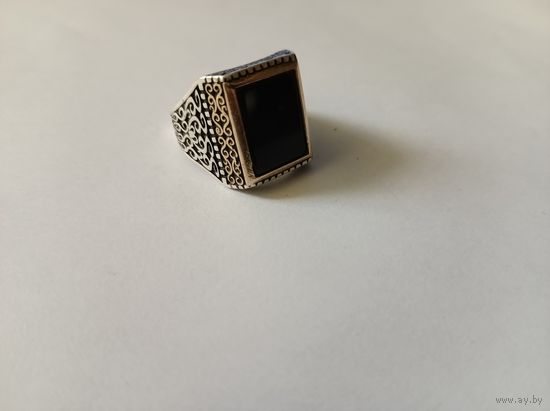 Перстень серебро 925 пробы.