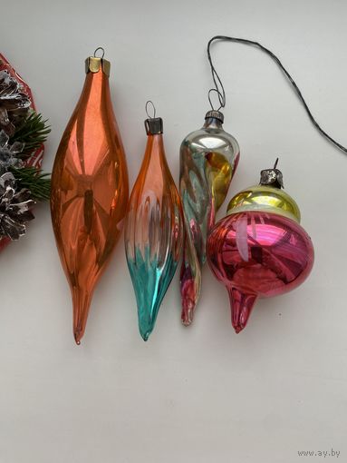 Лот елочных игрушек.