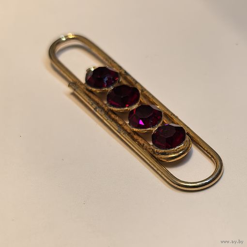 Скрепка с позолотой и рубиновымт стразами