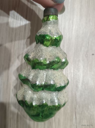 Елочные игрушки, стекло, елочка в снегу