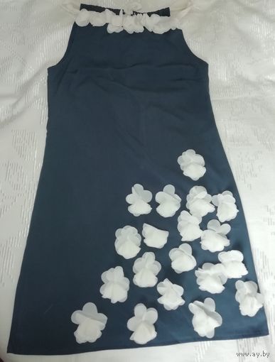 Очень красивое платье из нежного шелка цвета вечернего неба, на подкладке, размер 42-44, производство Индия фабричная. Куплено в дорогом бутике.