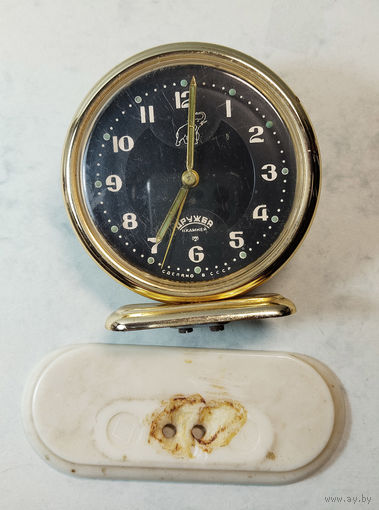 Часы-будильник нерабочие на запчасти