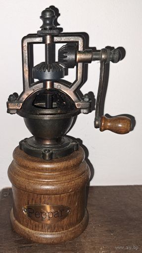 Мельница для перца. Винтаж. Европа.