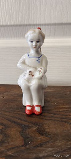 Девочка с книгой, Румыния?