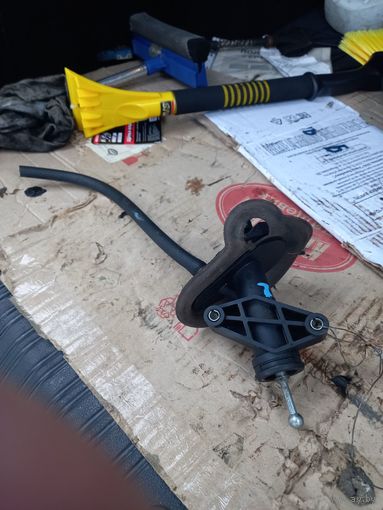 Главный цилиндр сцепления на Ford Mondeo 3