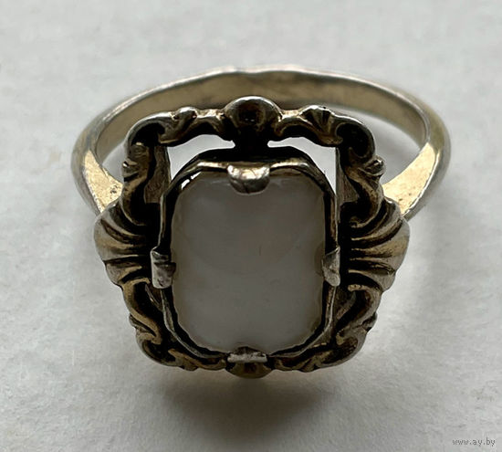 Серебрянное кольцо с лунным камнем