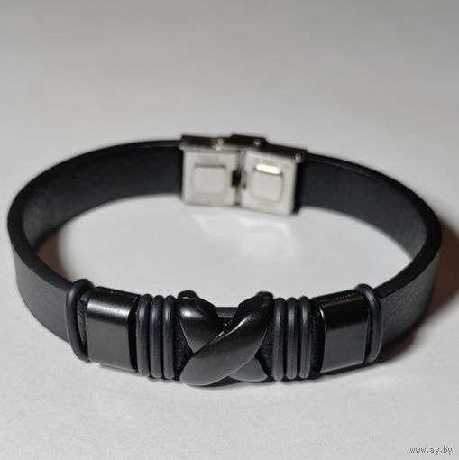 Браслет кожаный со стальной подвеской