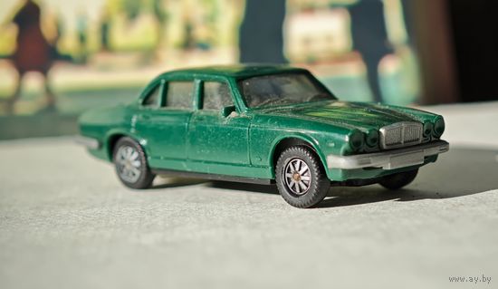 Jaguar Herpa  машинка