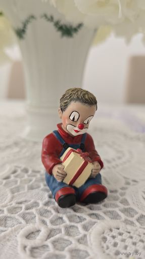 Клоун Gilde с подарком, коллекционная фигурка