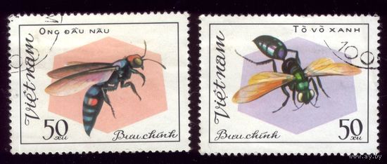 2 марки 1982 год Вьетнам Осы 1208-1209