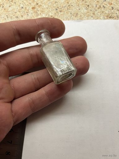 Красивая маленькая бутылочка РИА
