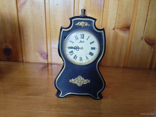 Часы настольные "Агат".