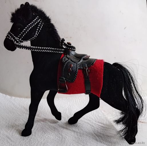 Лошадка игрушечная