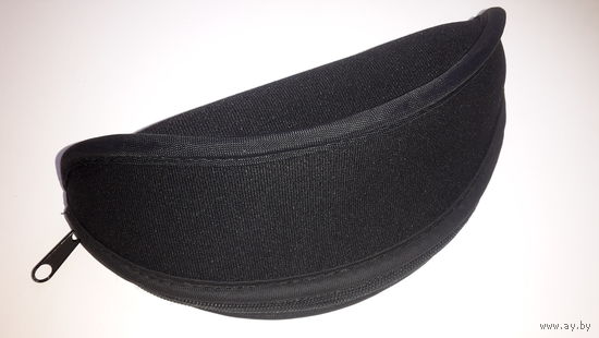 Очки солнцезащитные в футляре