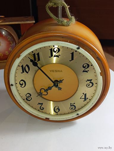 Часы механические Весна .