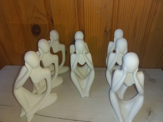 Статуэтка Мыслитель белая