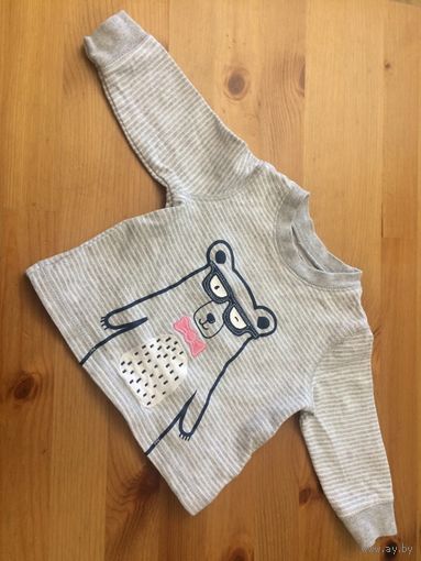 Свитшот Carters на 6 месяцев, 100 % хлопок. Очень стильный, теплый джемперок. Можно как мальчику, так и девочке. США. Отличное состояние. Замеры: длина 28 см, длина рукава 11 см, ПОгруди 26,5 см.